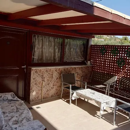 Bed & Breakfast Ionian St&apts *